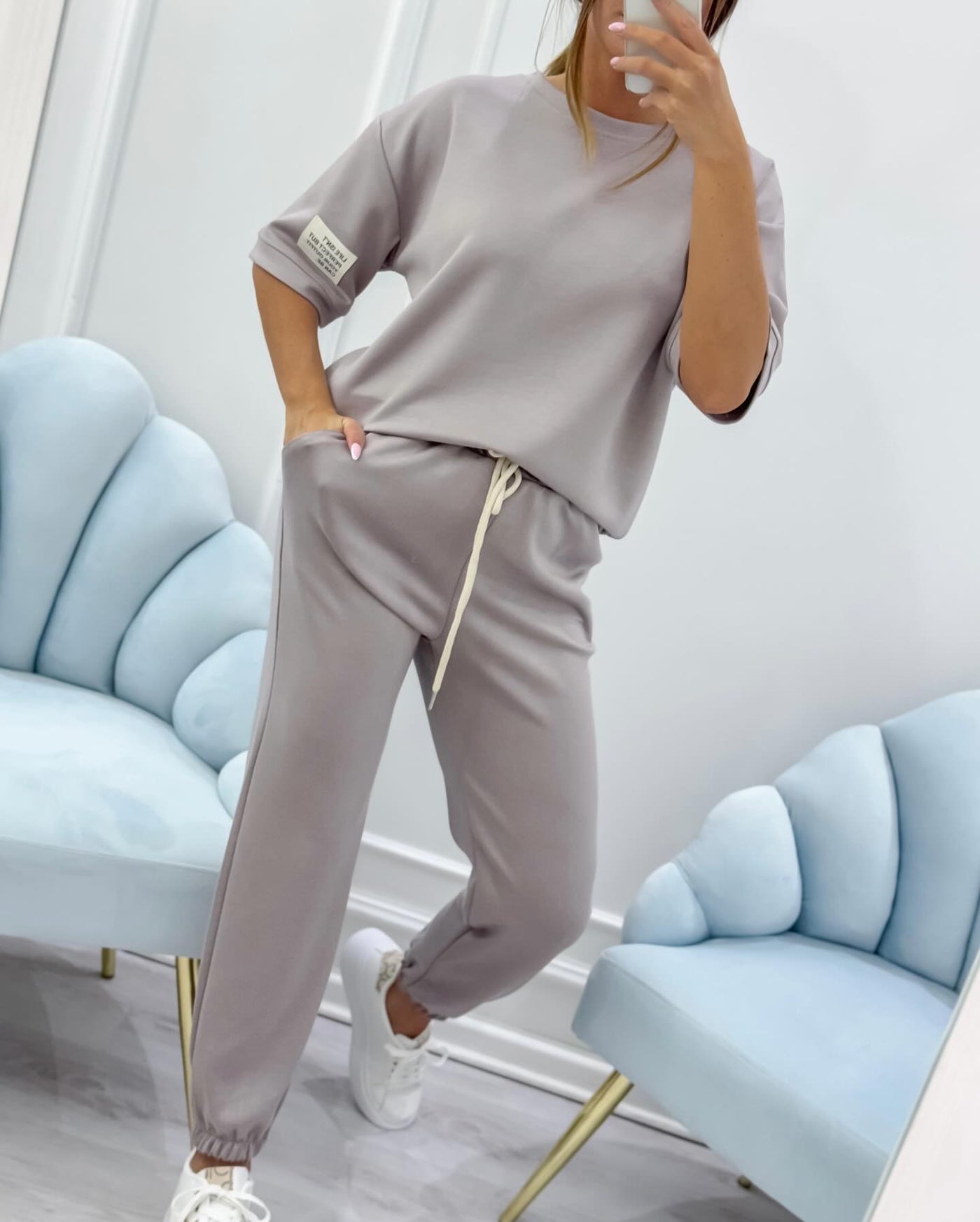 Livia – Dámská casual souprava s jednobarevným topem a kalhotami