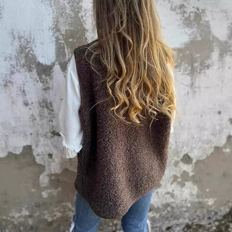 Sarina™ | Bezrukávový svetr s knoflíky